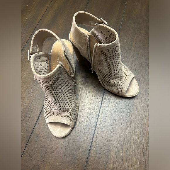 manhattan collection Shoes - Manhattan Collection Wedges